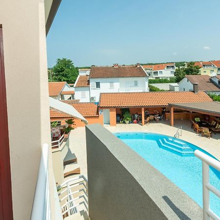 Apartment Complex Irena With Pool Porec Bagian luar foto