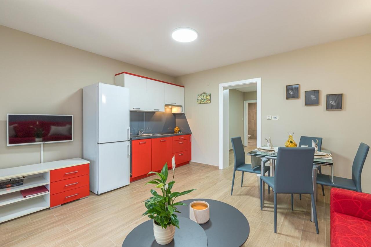 Apartment Complex Irena With Pool Porec Bagian luar foto