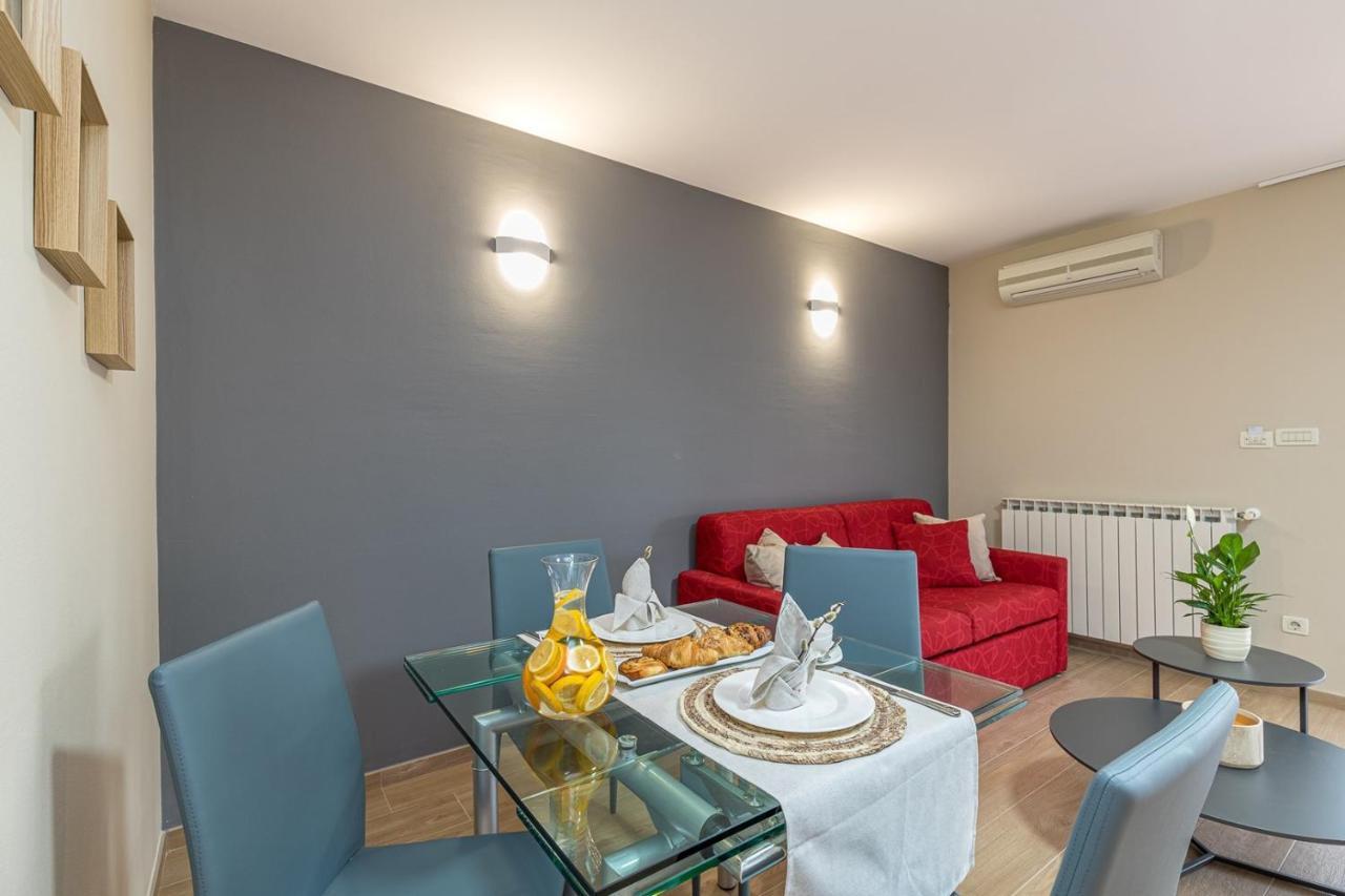 Apartment Complex Irena With Pool Porec Bagian luar foto