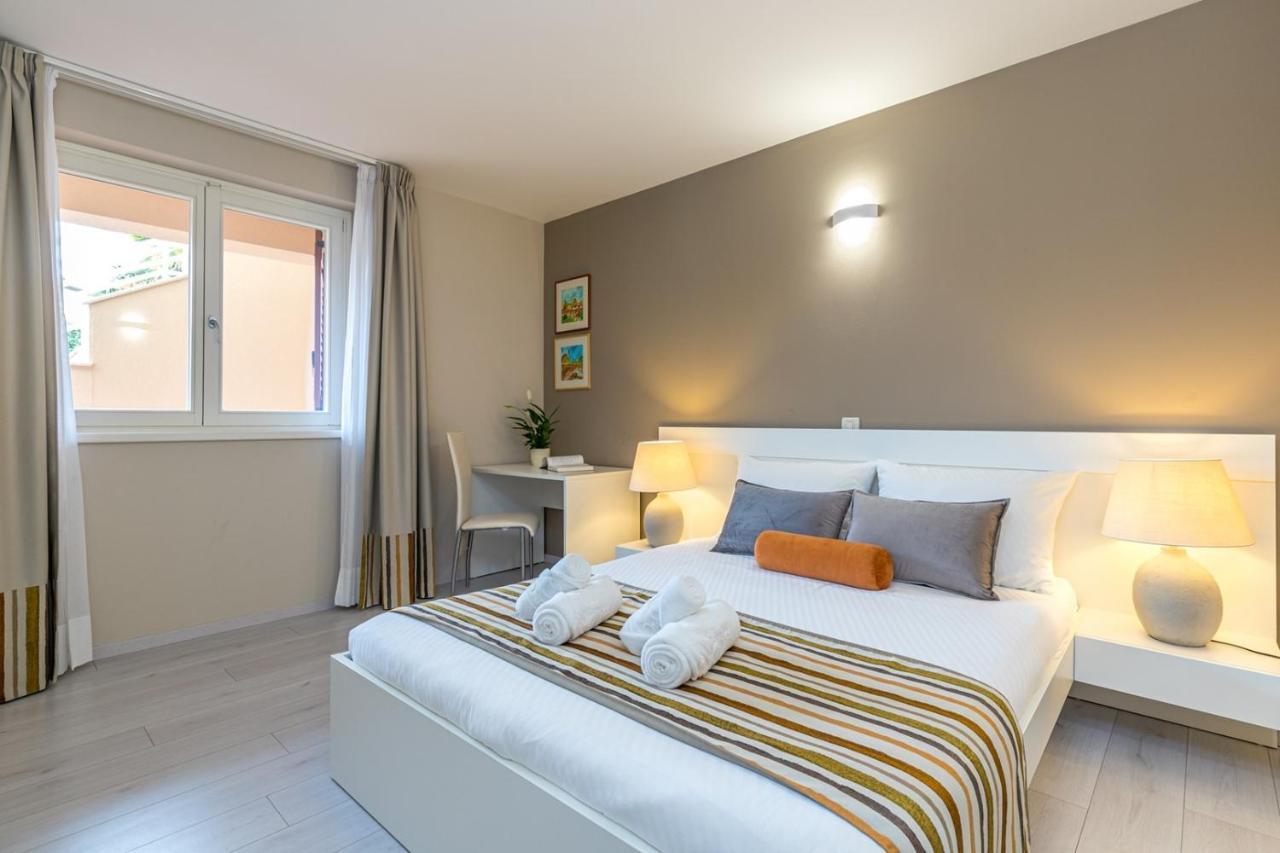 Apartment Complex Irena With Pool Porec Bagian luar foto