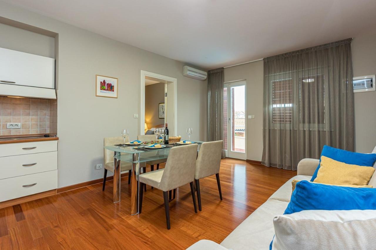 Apartment Complex Irena With Pool Porec Bagian luar foto