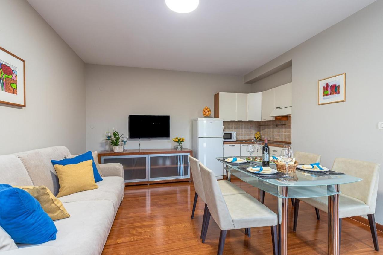 Apartment Complex Irena With Pool Porec Bagian luar foto