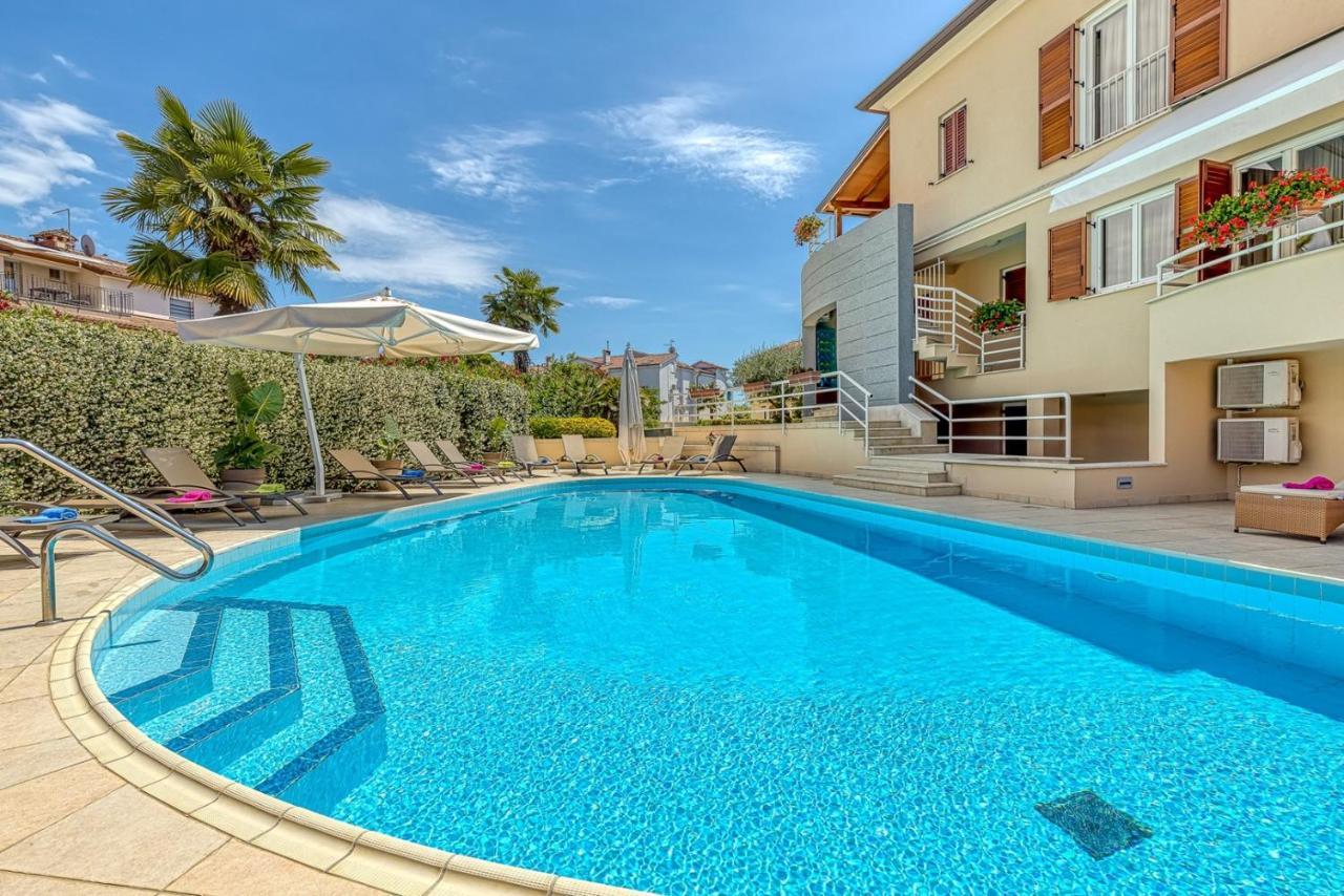 Apartment Complex Irena With Pool Porec Bagian luar foto