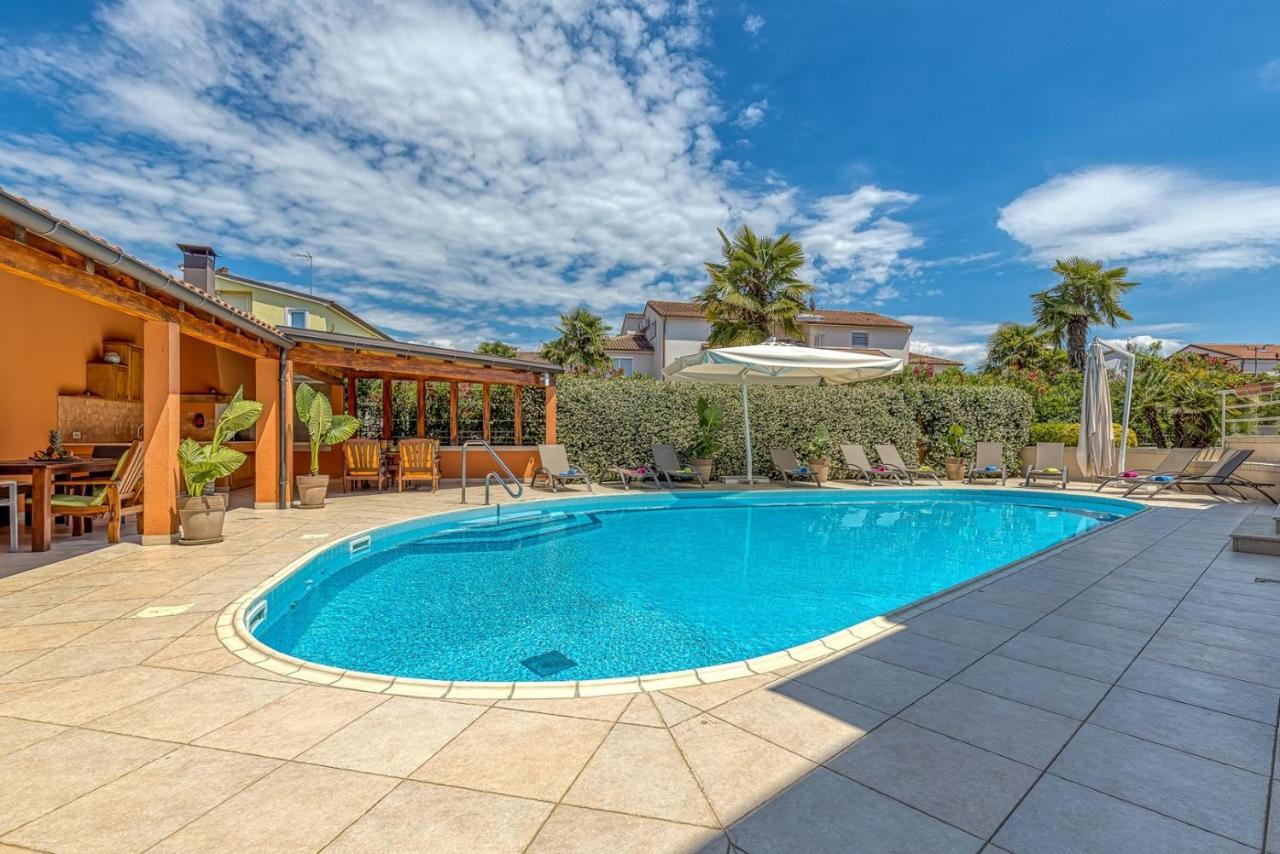 Apartment Complex Irena With Pool Porec Bagian luar foto