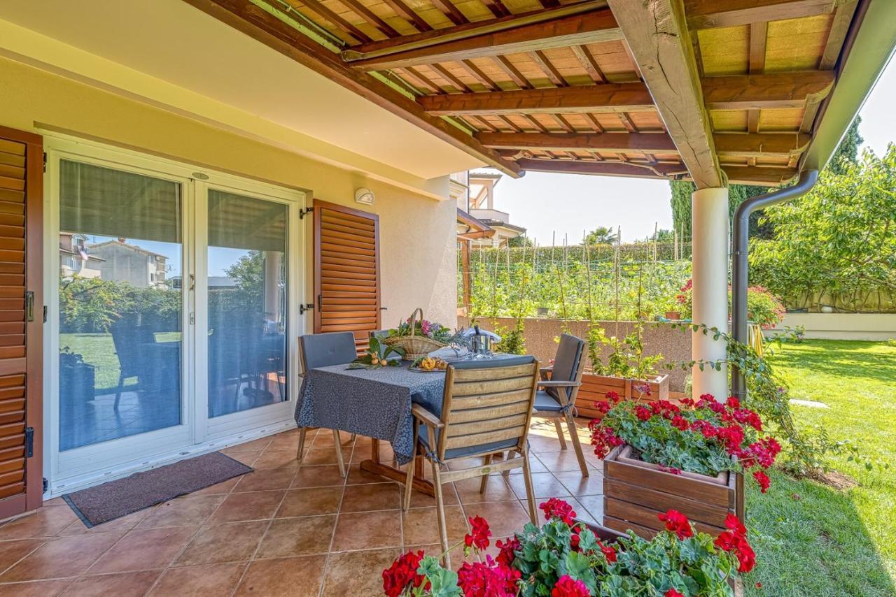 Apartment Complex Irena With Pool Porec Bagian luar foto