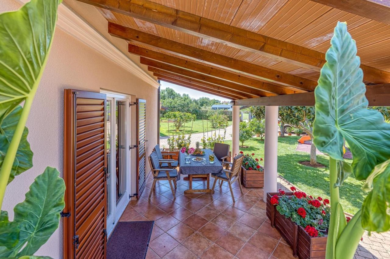 Apartment Complex Irena With Pool Porec Bagian luar foto