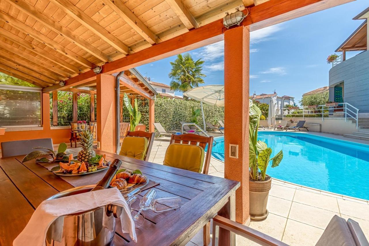 Apartment Complex Irena With Pool Porec Bagian luar foto