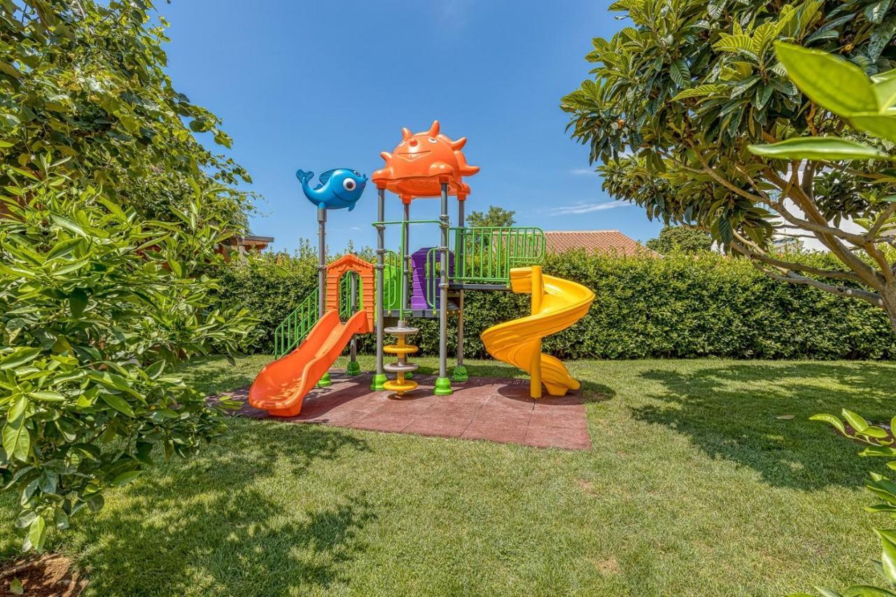 Apartment Complex Irena With Pool Porec Bagian luar foto