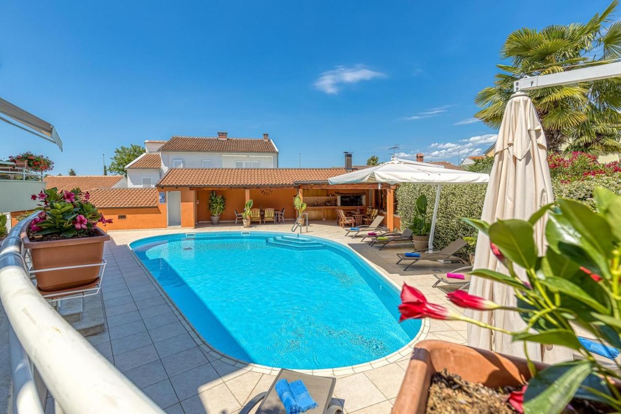 Apartment Complex Irena With Pool Porec Bagian luar foto