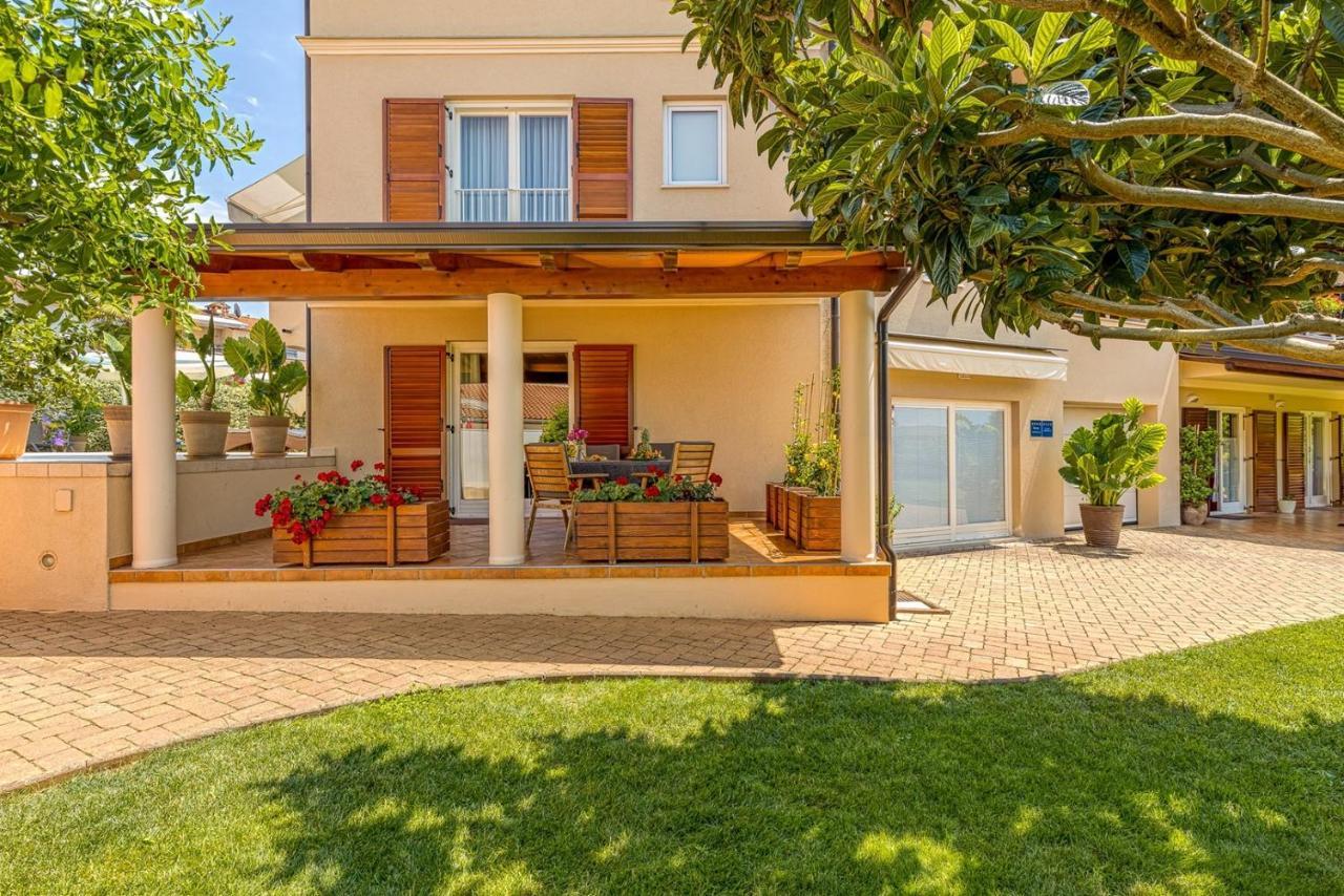 Apartment Complex Irena With Pool Porec Bagian luar foto