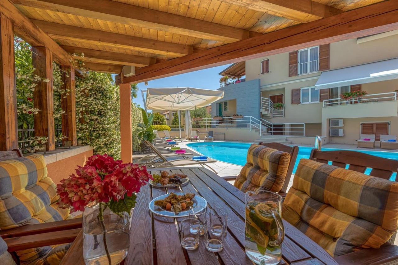Apartment Complex Irena With Pool Porec Bagian luar foto