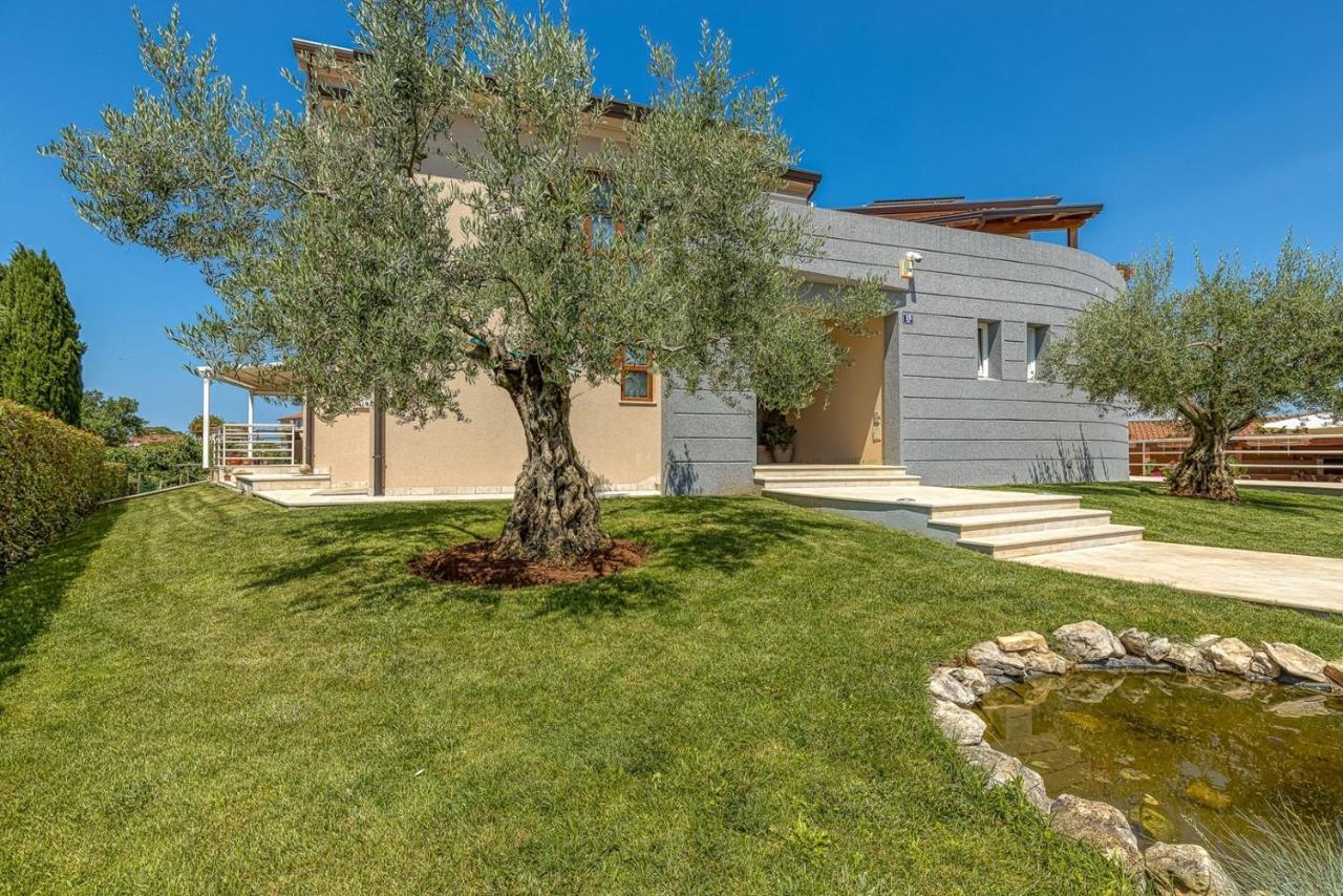 Apartment Complex Irena With Pool Porec Bagian luar foto