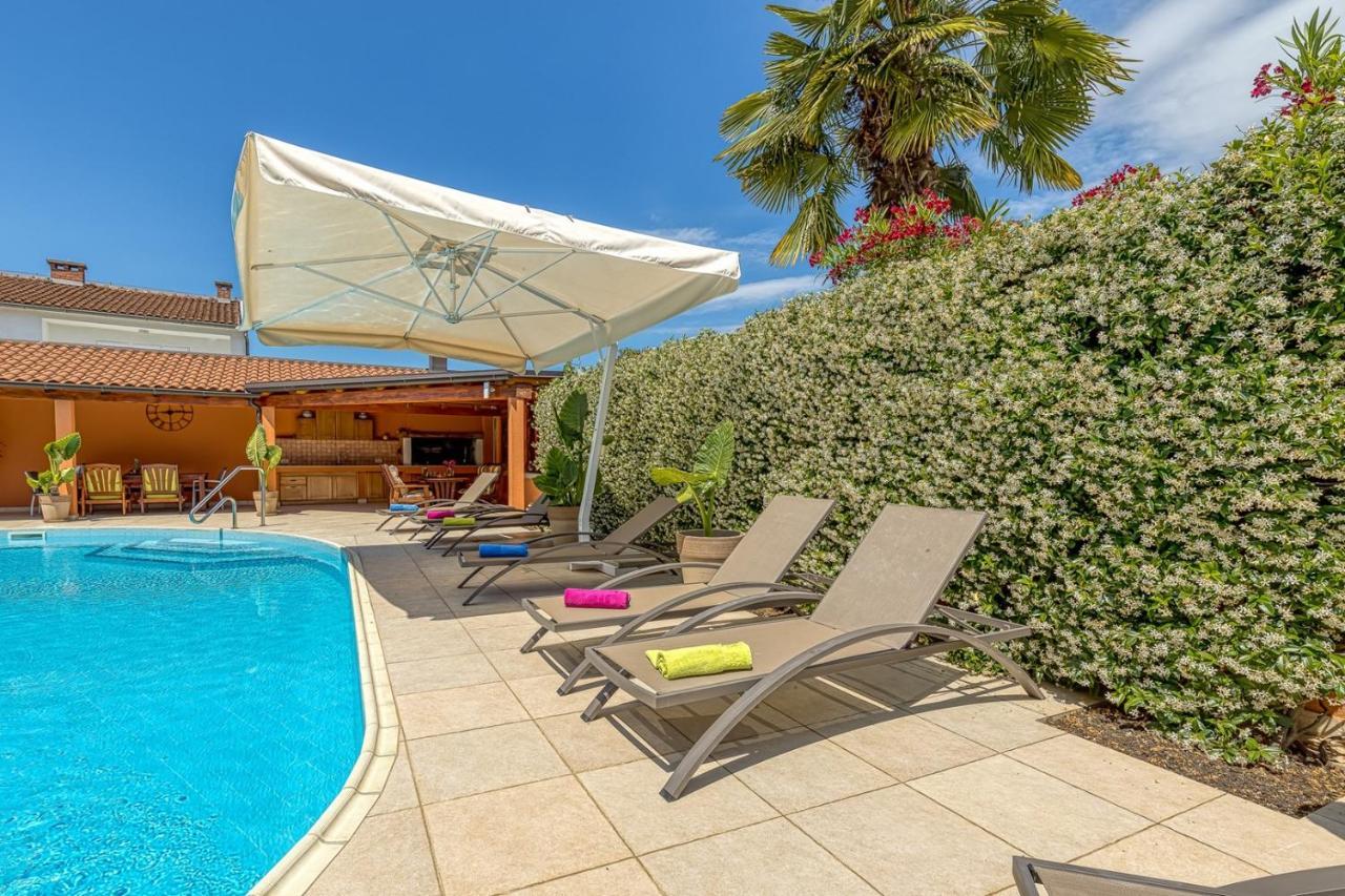Apartment Complex Irena With Pool Porec Bagian luar foto