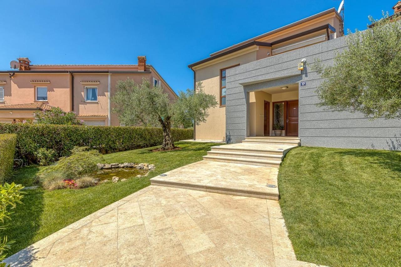 Apartment Complex Irena With Pool Porec Bagian luar foto