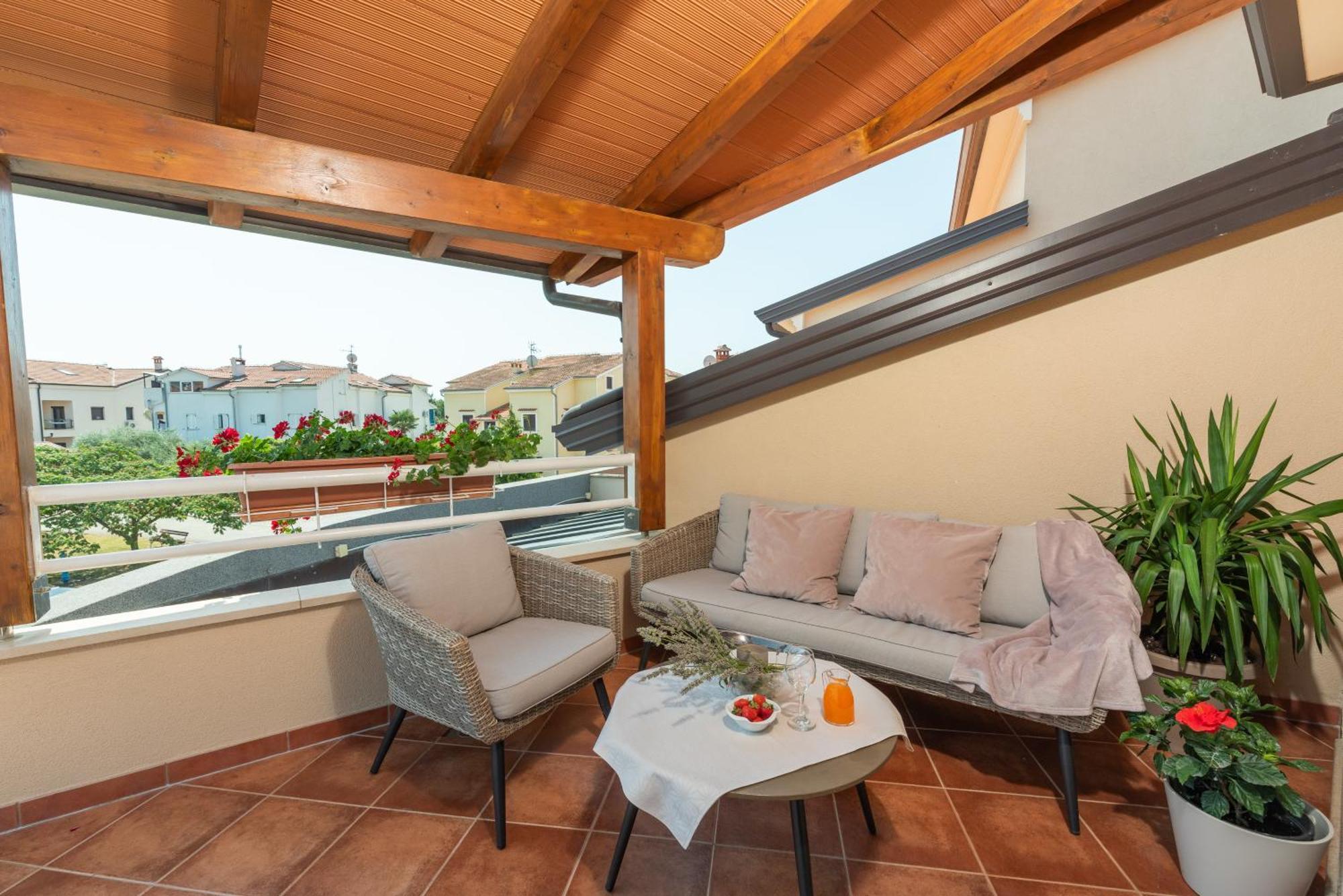 Apartment Complex Irena With Pool Porec Bagian luar foto