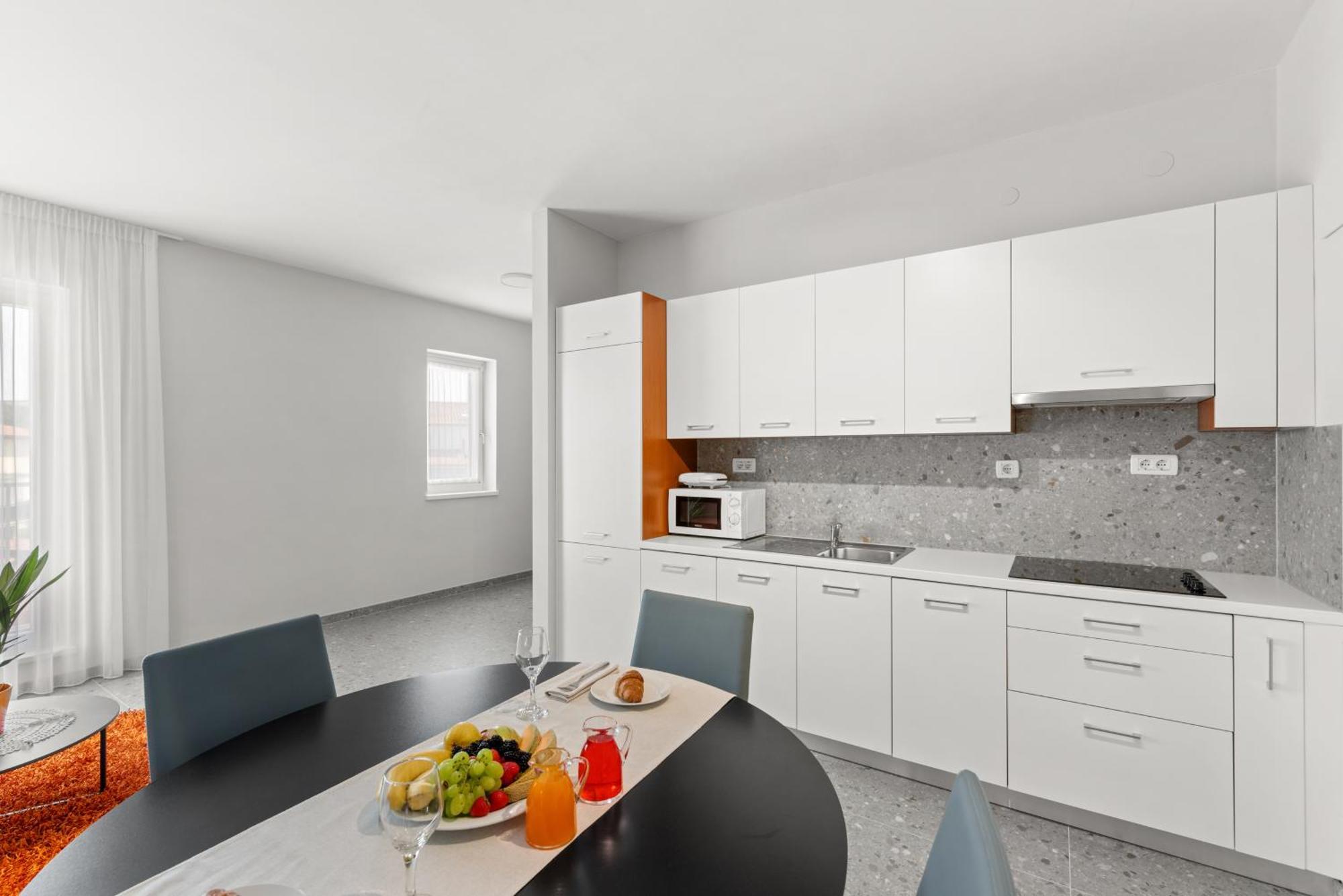 Apartment Complex Irena With Pool Porec Bagian luar foto