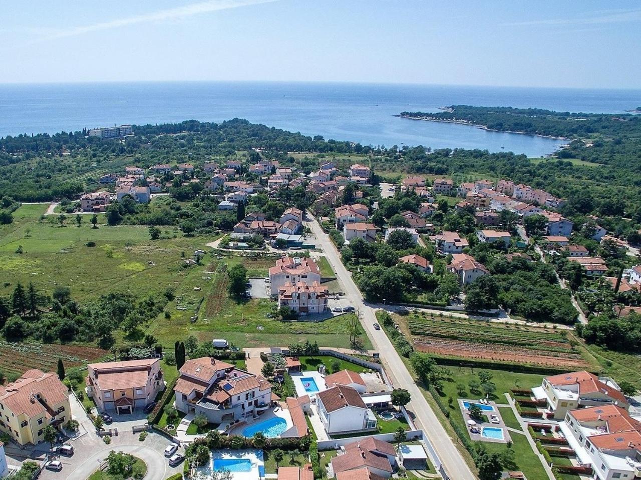 Apartment Complex Irena With Pool Porec Bagian luar foto
